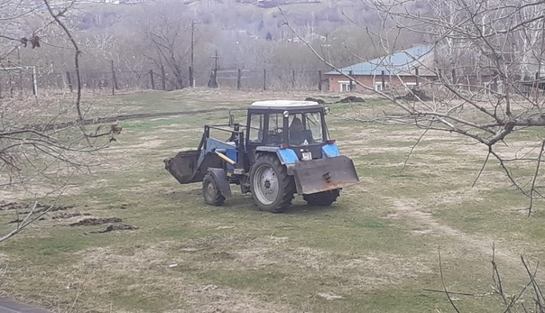 Школьный стадион.