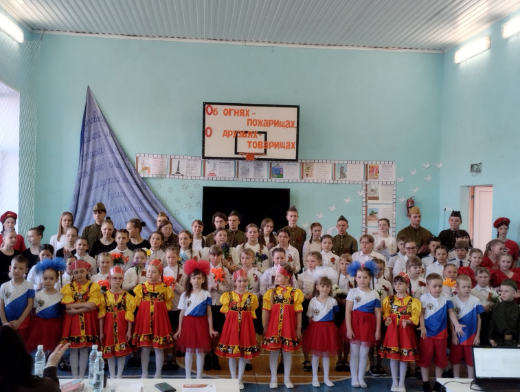 Об огнях-пожарищах, о друзьях-товарищах.